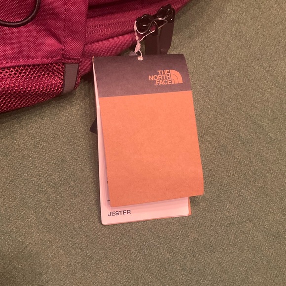 The North Face Jester 28L Backpack TNF Boysenberry/TNF Black - Picture 7 of 13